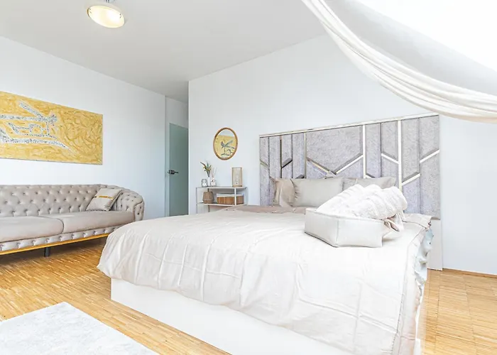 Appartement Comfy 3 Bedroom With Living And Balcony Near Park