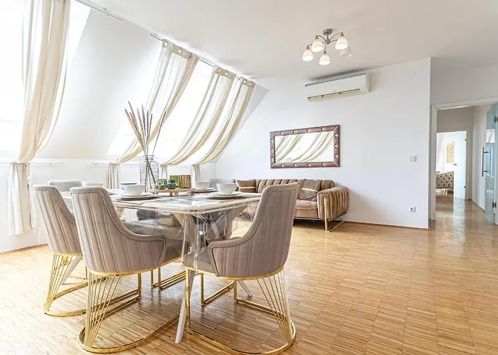 Appartement Comfy 3 Bedroom With Living And Balcony Near Park Wenen