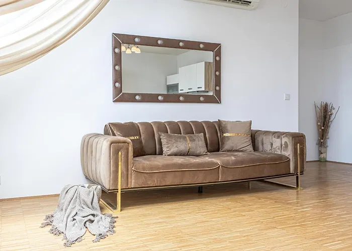 Comfy 3 Bedroom With Living And Balcony Near Park * Wenen