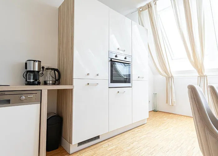 Comfy 3 Bedroom With Living And Balcony Near Park Appartement