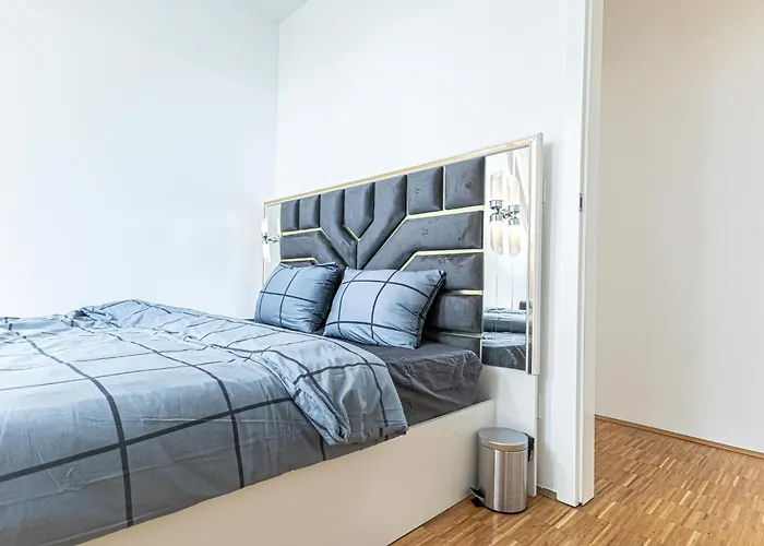 Comfy 3 Bedroom With Living And Balcony Near Park * Wenen