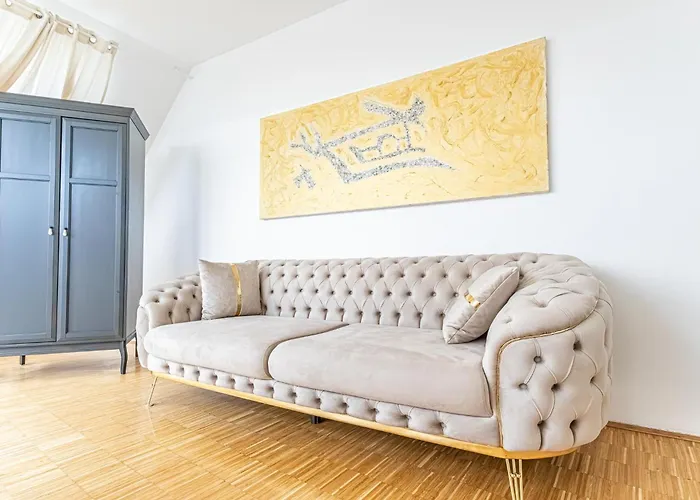 Comfy 3 Bedroom With Living And Balcony Near Park * Wenen