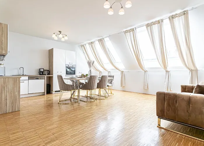 Comfy 3 Bedroom With Living And Balcony Near Park Appartement *