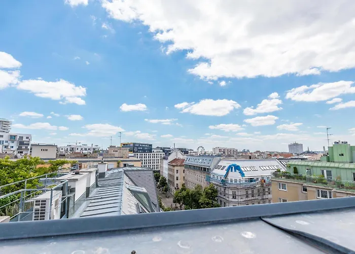Appartement Comfy 3 Bedroom With Living And Balcony Near Park *