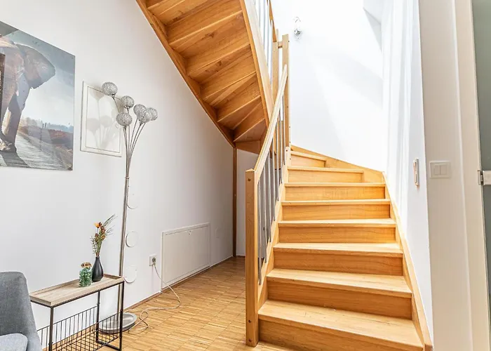 Appartement Comfy 3 Bedroom With Living And Balcony Near Park