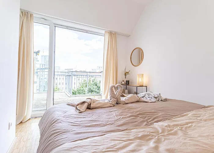 Appartement Comfy 3 Bedroom With Living And Balcony Near Park *