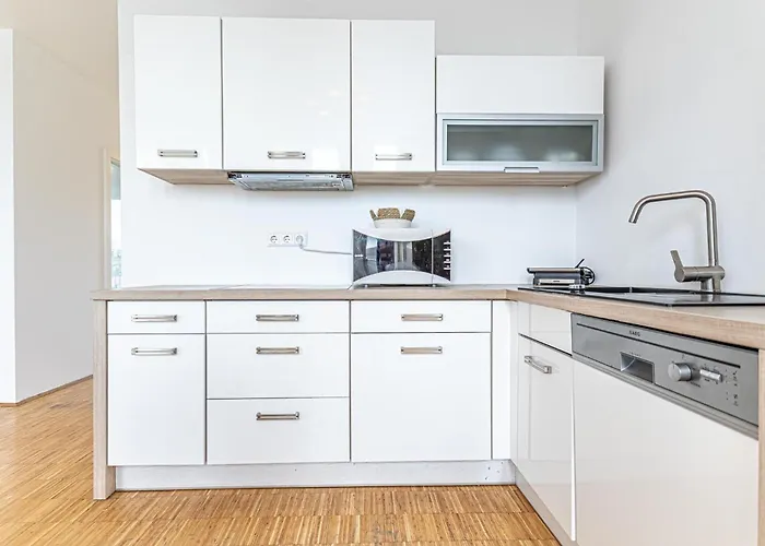 Appartement Comfy 3 Bedroom With Living And Balcony Near Park