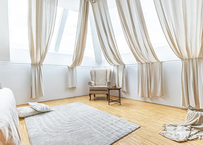 Appartement Comfy 3 Bedroom With Living And Balcony Near Park *