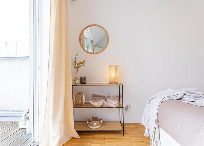 Appartement Comfy 3 Bedroom With Living And Balcony Near Park *