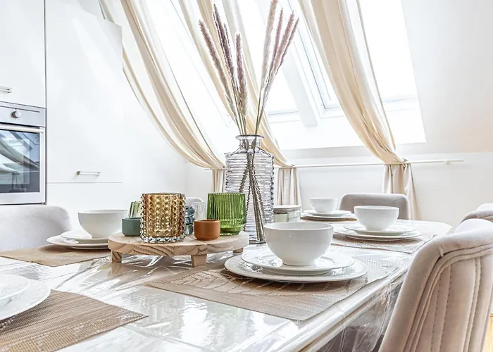 Comfy 3 Bedroom With Living And Balcony Near Park Appartement *